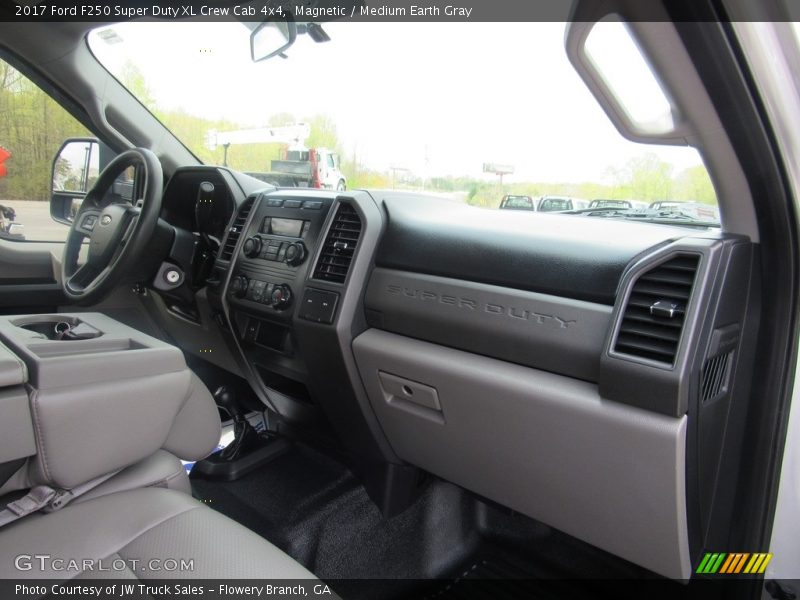 Magnetic / Medium Earth Gray 2017 Ford F250 Super Duty XL Crew Cab 4x4