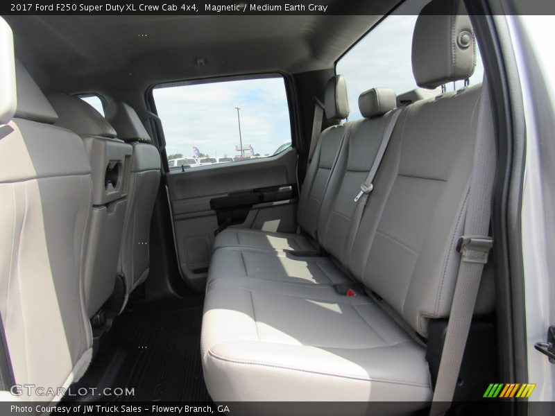 Magnetic / Medium Earth Gray 2017 Ford F250 Super Duty XL Crew Cab 4x4