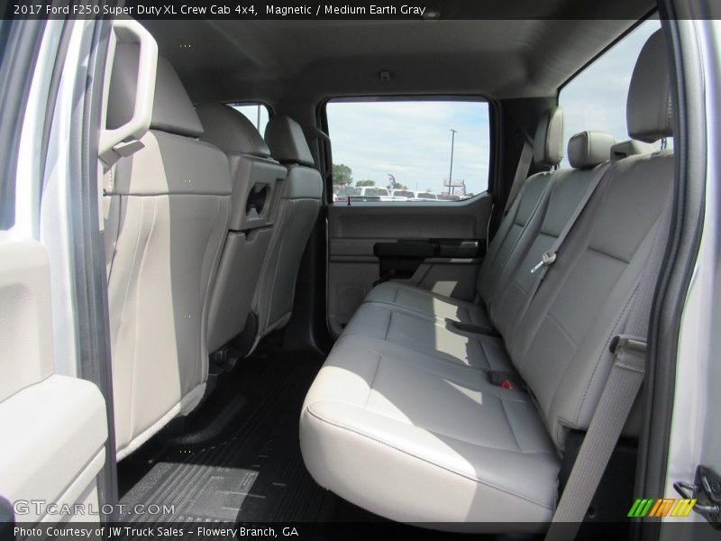 Magnetic / Medium Earth Gray 2017 Ford F250 Super Duty XL Crew Cab 4x4