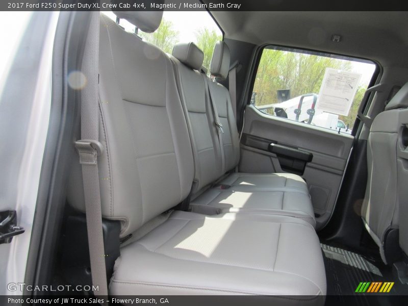 Magnetic / Medium Earth Gray 2017 Ford F250 Super Duty XL Crew Cab 4x4