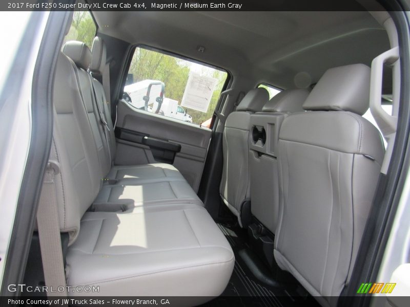 Magnetic / Medium Earth Gray 2017 Ford F250 Super Duty XL Crew Cab 4x4