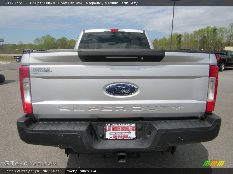 Magnetic / Medium Earth Gray 2017 Ford F250 Super Duty XL Crew Cab 4x4