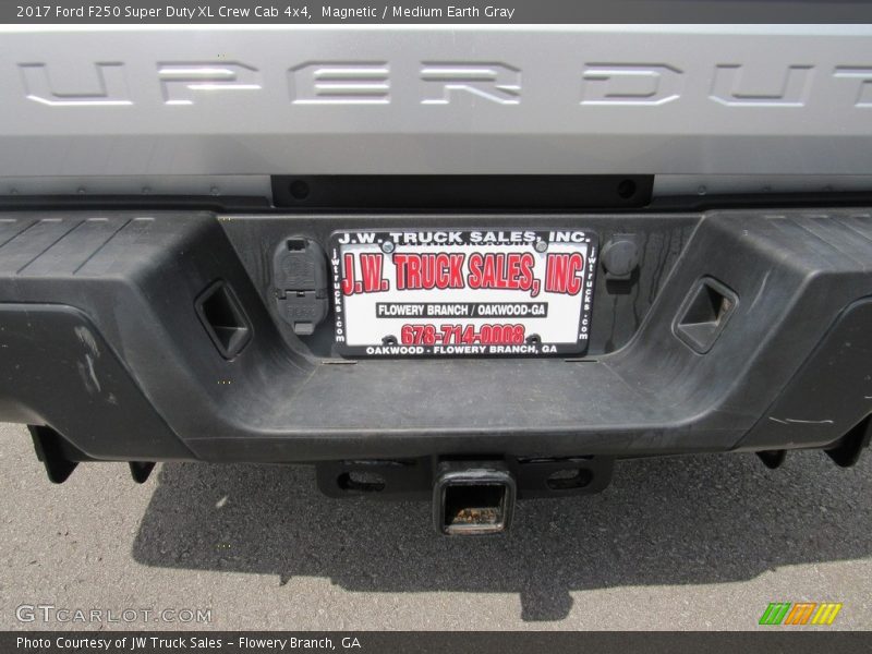 Magnetic / Medium Earth Gray 2017 Ford F250 Super Duty XL Crew Cab 4x4