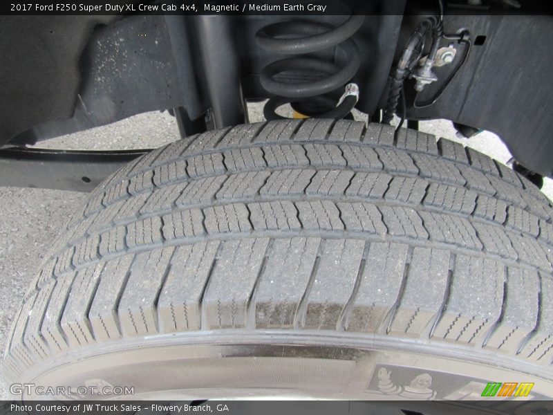Magnetic / Medium Earth Gray 2017 Ford F250 Super Duty XL Crew Cab 4x4
