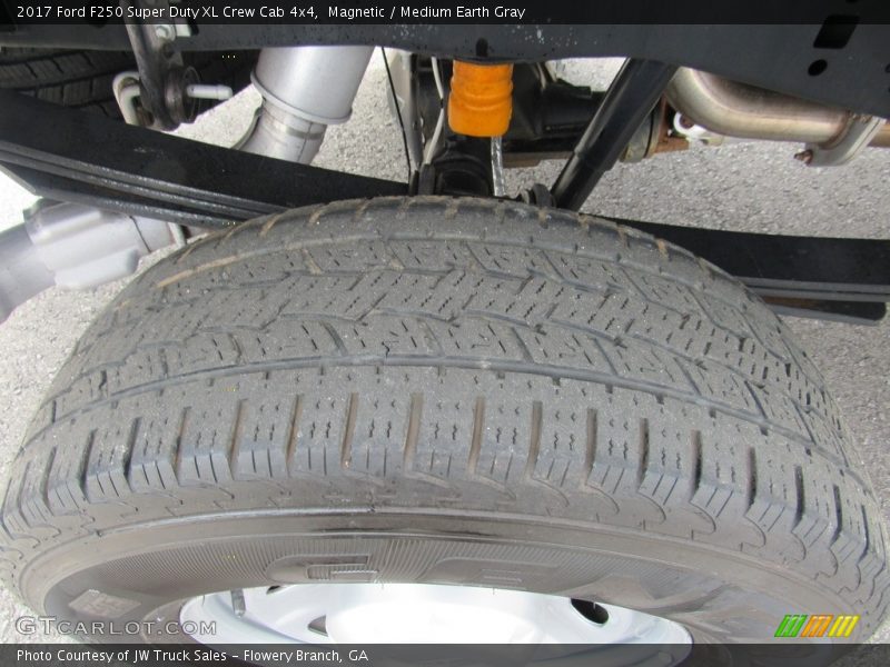 Magnetic / Medium Earth Gray 2017 Ford F250 Super Duty XL Crew Cab 4x4