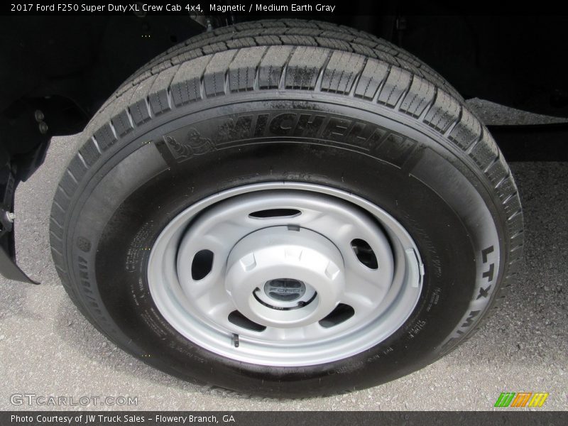 Magnetic / Medium Earth Gray 2017 Ford F250 Super Duty XL Crew Cab 4x4