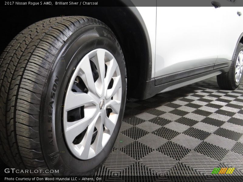 Brilliant Silver / Charcoal 2017 Nissan Rogue S AWD