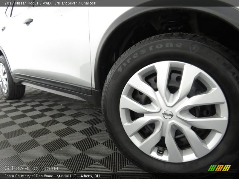 Brilliant Silver / Charcoal 2017 Nissan Rogue S AWD