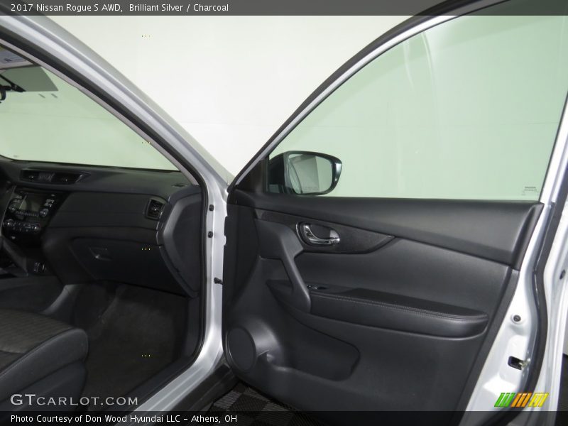 Brilliant Silver / Charcoal 2017 Nissan Rogue S AWD
