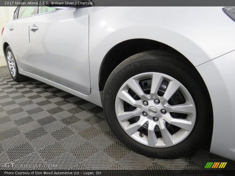 Brilliant Silver / Charcoal 2017 Nissan Altima 2.5 S