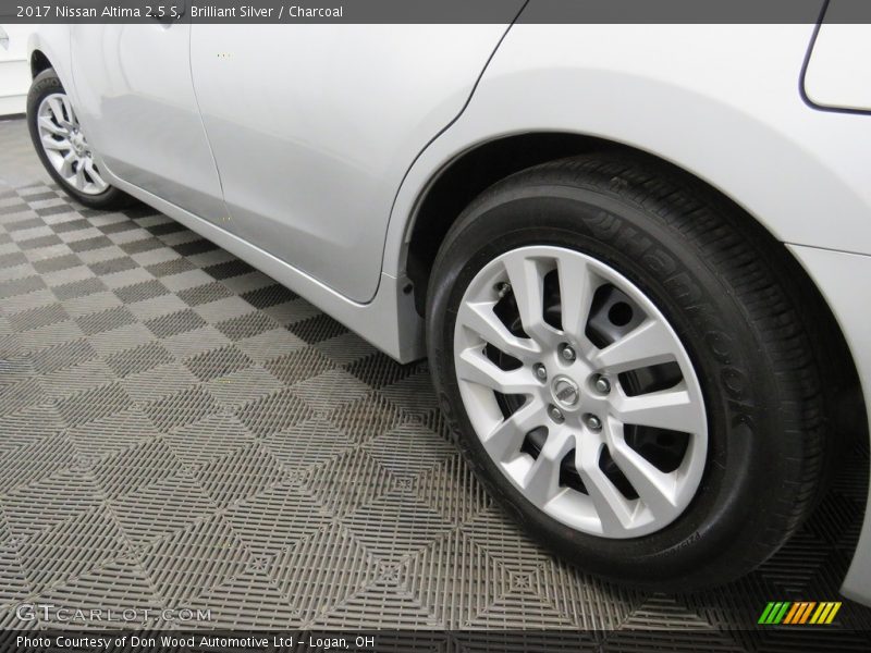 Brilliant Silver / Charcoal 2017 Nissan Altima 2.5 S