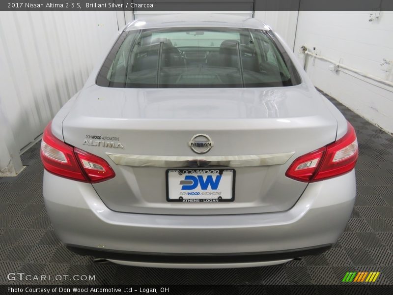 Brilliant Silver / Charcoal 2017 Nissan Altima 2.5 S