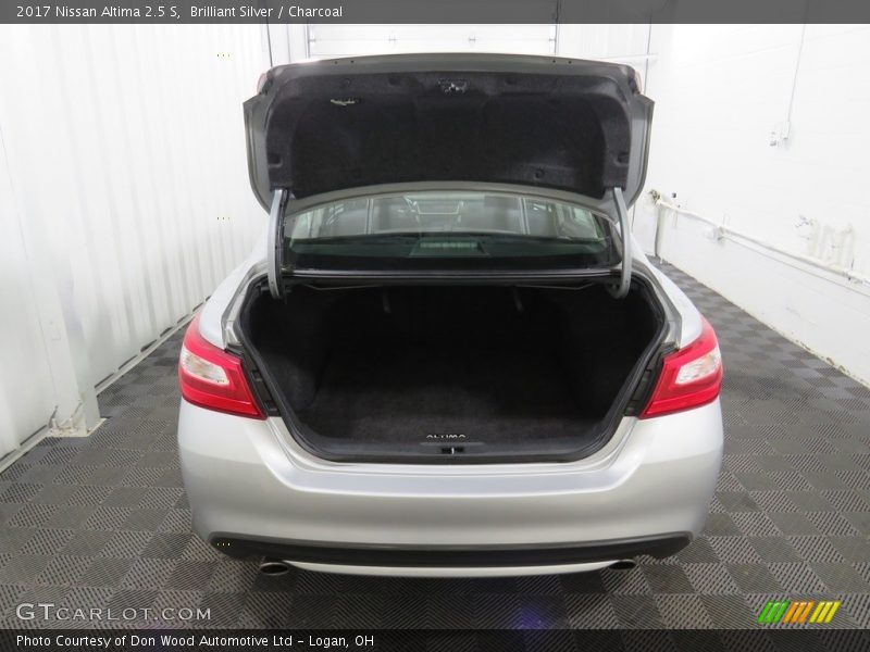 Brilliant Silver / Charcoal 2017 Nissan Altima 2.5 S