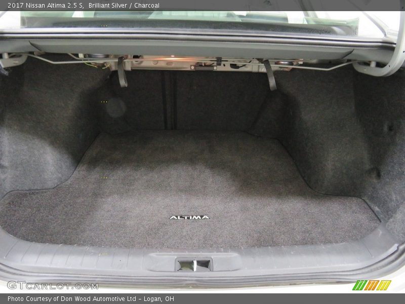 Brilliant Silver / Charcoal 2017 Nissan Altima 2.5 S