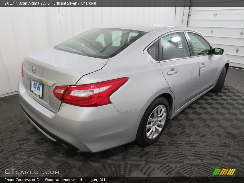 Brilliant Silver / Charcoal 2017 Nissan Altima 2.5 S