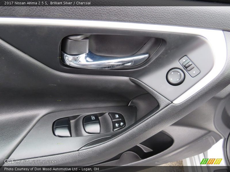 Brilliant Silver / Charcoal 2017 Nissan Altima 2.5 S