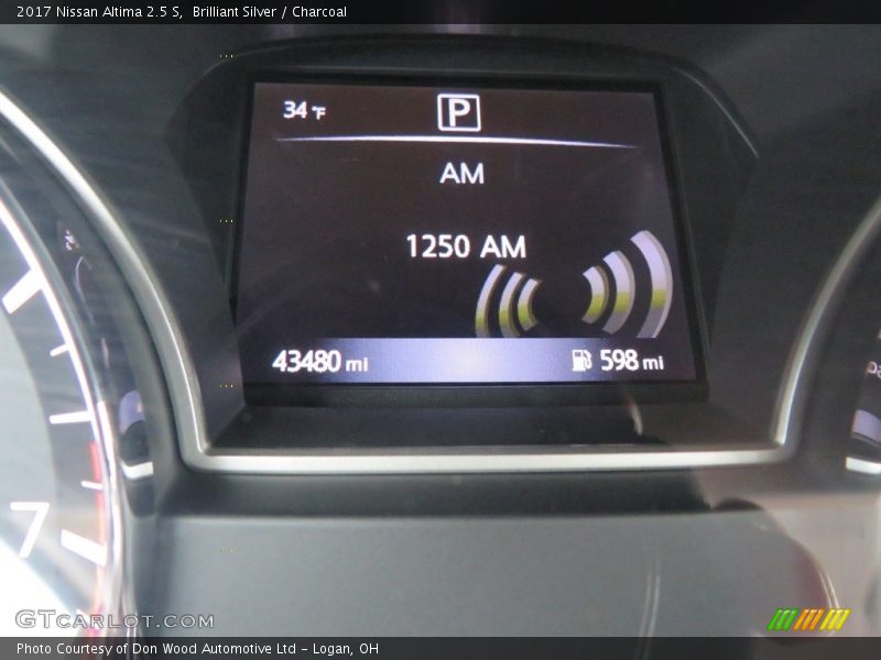 Brilliant Silver / Charcoal 2017 Nissan Altima 2.5 S
