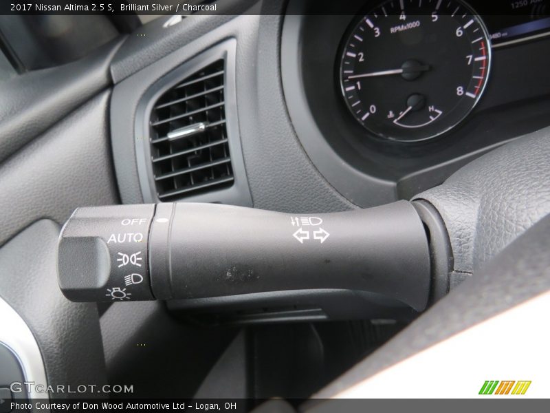 Brilliant Silver / Charcoal 2017 Nissan Altima 2.5 S