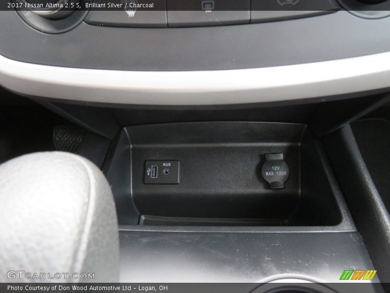 Brilliant Silver / Charcoal 2017 Nissan Altima 2.5 S