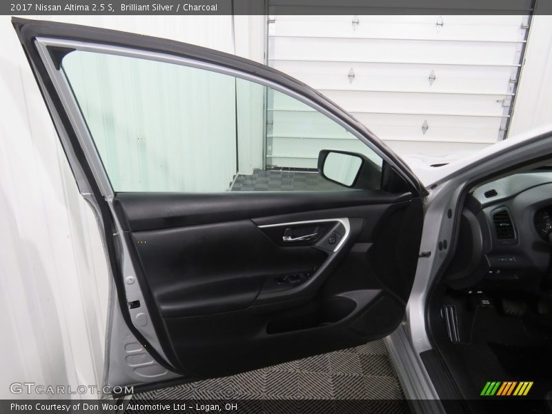 Brilliant Silver / Charcoal 2017 Nissan Altima 2.5 S
