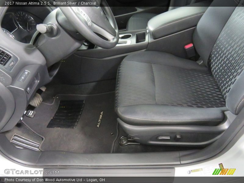 Brilliant Silver / Charcoal 2017 Nissan Altima 2.5 S