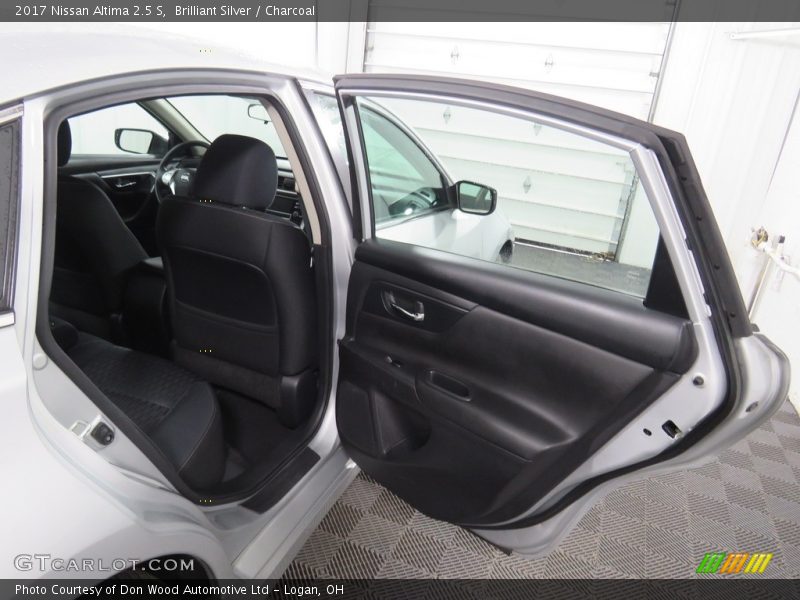 Brilliant Silver / Charcoal 2017 Nissan Altima 2.5 S