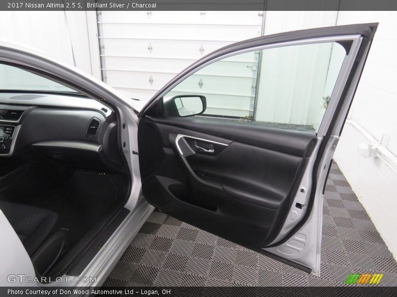 Brilliant Silver / Charcoal 2017 Nissan Altima 2.5 S