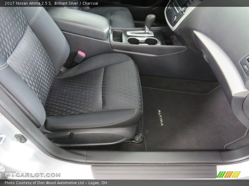 Brilliant Silver / Charcoal 2017 Nissan Altima 2.5 S