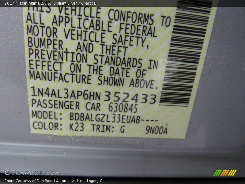 Brilliant Silver / Charcoal 2017 Nissan Altima 2.5 S