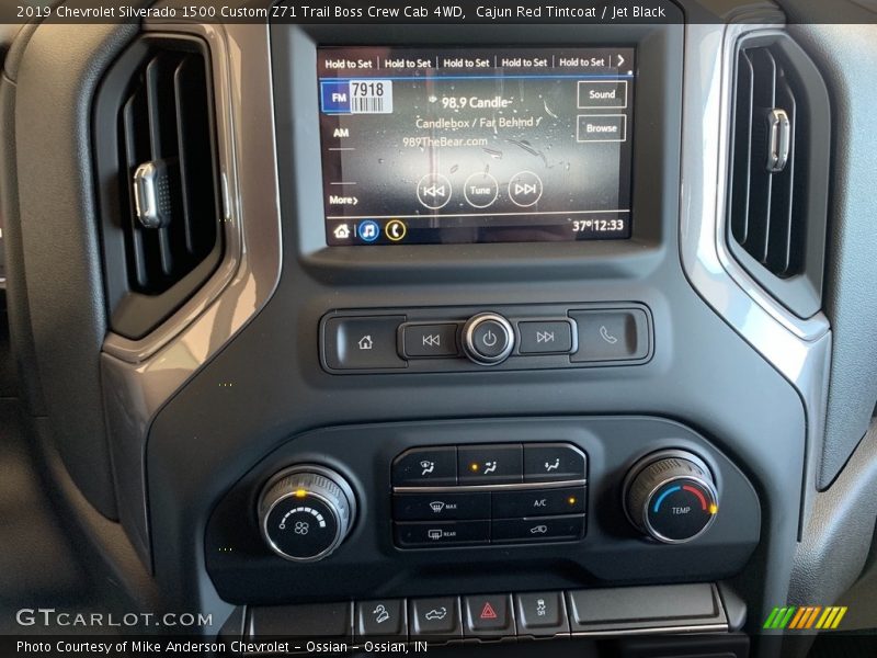 Controls of 2019 Silverado 1500 Custom Z71 Trail Boss Crew Cab 4WD