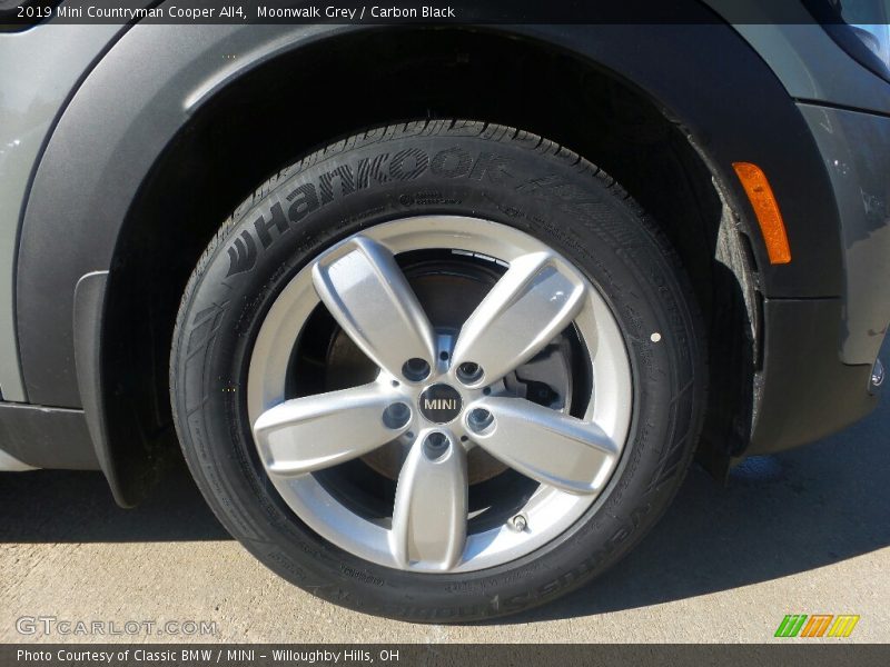 Moonwalk Grey / Carbon Black 2019 Mini Countryman Cooper All4