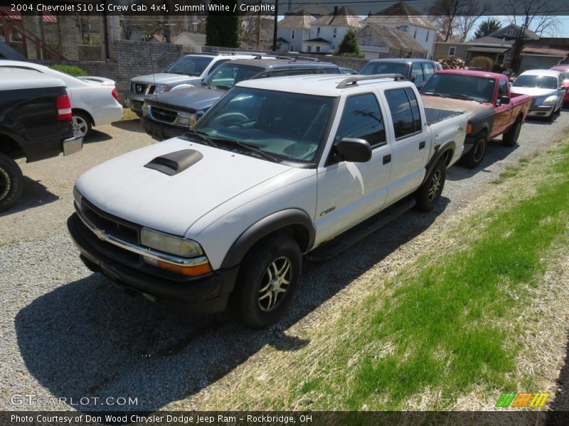 Summit White / Graphite 2004 Chevrolet S10 LS Crew Cab 4x4