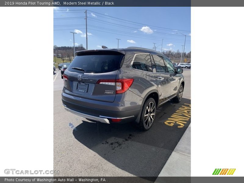 Modern Steel Metallic / Black 2019 Honda Pilot Touring AWD