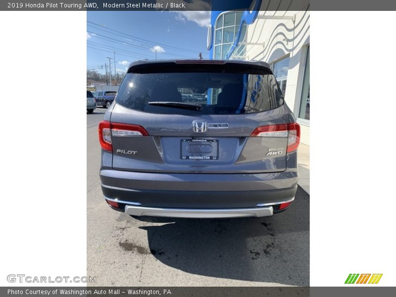 Modern Steel Metallic / Black 2019 Honda Pilot Touring AWD