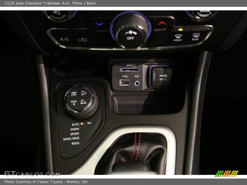Rhino / Black 2016 Jeep Cherokee Trailhawk 4x4