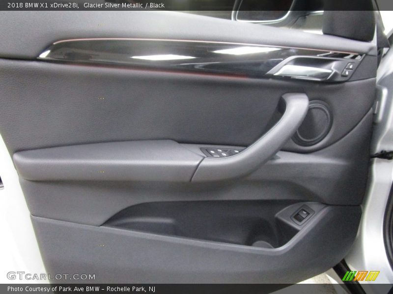 Glacier Silver Metallic / Black 2018 BMW X1 xDrive28i