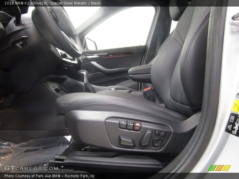 Glacier Silver Metallic / Black 2018 BMW X1 xDrive28i
