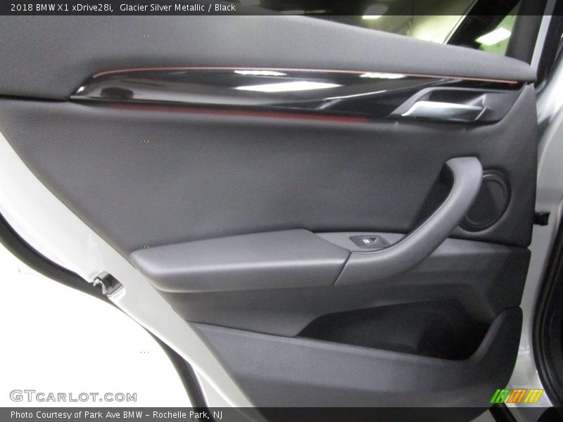 Glacier Silver Metallic / Black 2018 BMW X1 xDrive28i