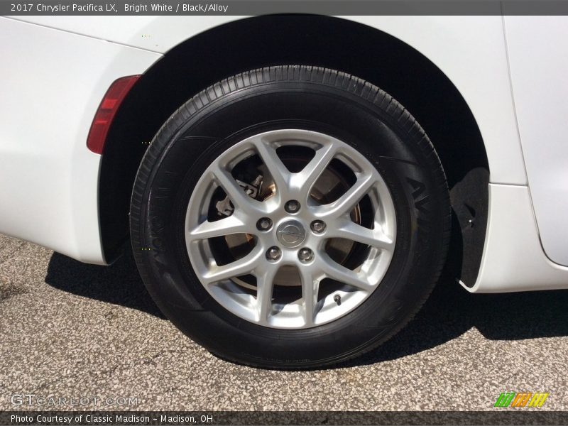 Bright White / Black/Alloy 2017 Chrysler Pacifica LX