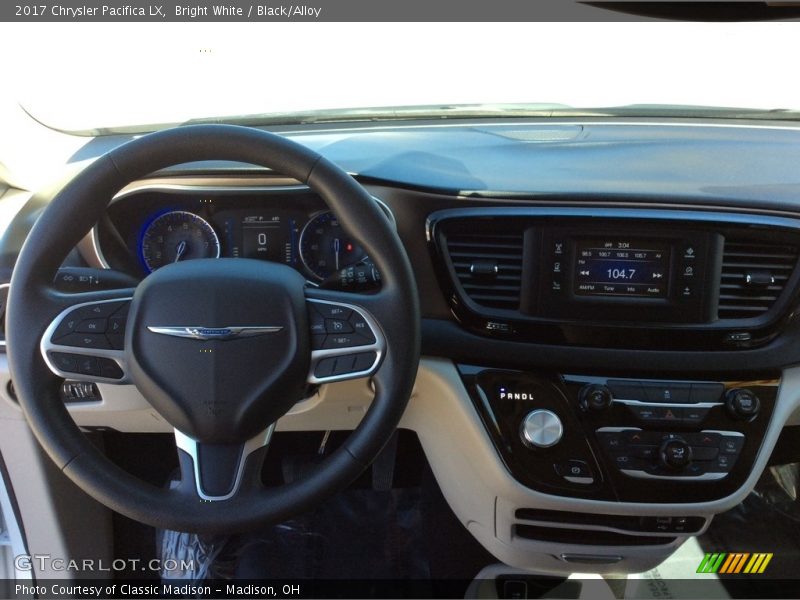 Bright White / Black/Alloy 2017 Chrysler Pacifica LX