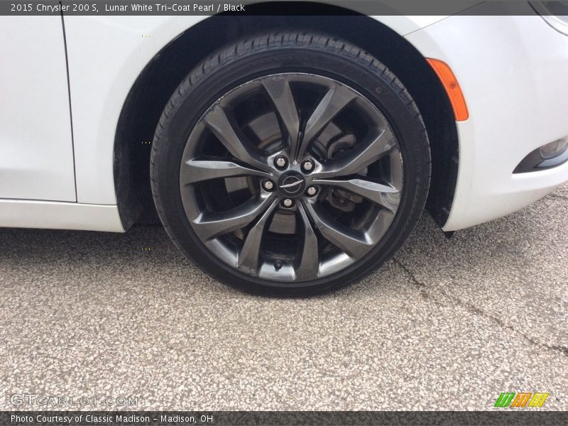 Lunar White Tri-Coat Pearl / Black 2015 Chrysler 200 S