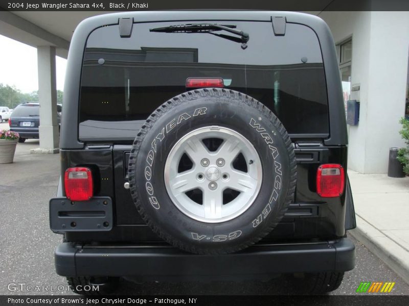Black / Khaki 2004 Jeep Wrangler Sahara 4x4