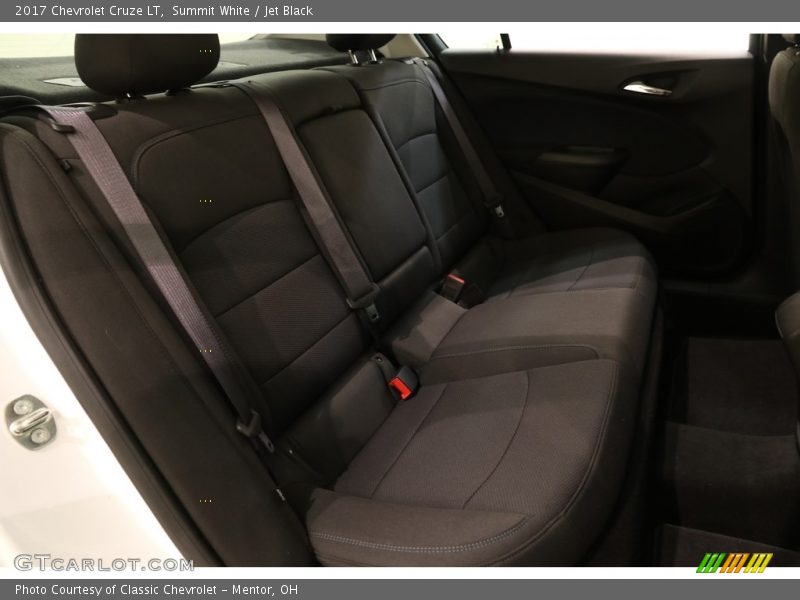 Summit White / Jet Black 2017 Chevrolet Cruze LT