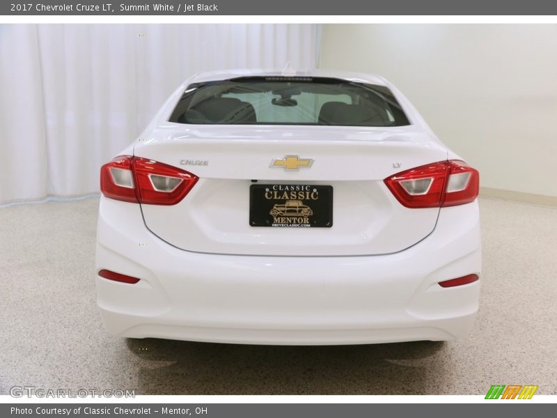 Summit White / Jet Black 2017 Chevrolet Cruze LT