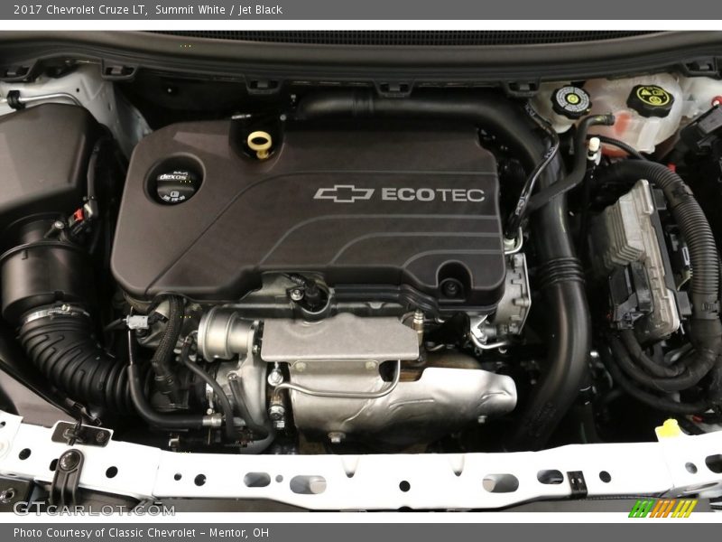 Summit White / Jet Black 2017 Chevrolet Cruze LT