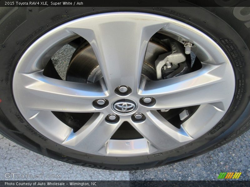 Super White / Ash 2015 Toyota RAV4 XLE