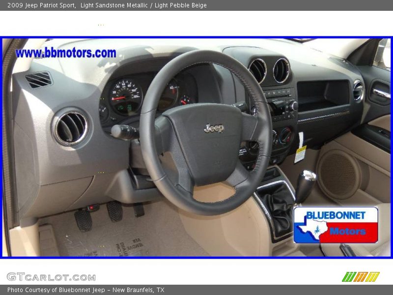 Light Sandstone Metallic / Light Pebble Beige 2009 Jeep Patriot Sport