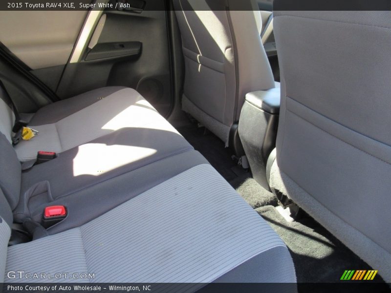 Super White / Ash 2015 Toyota RAV4 XLE