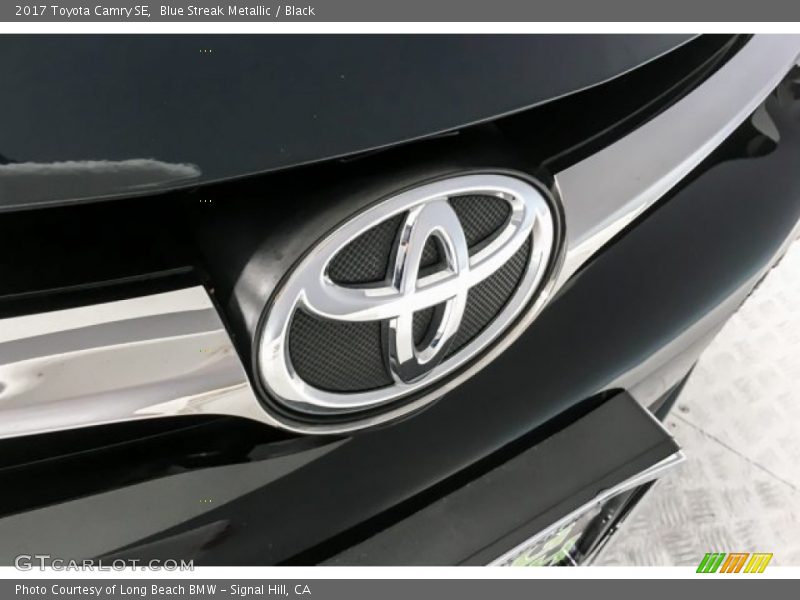 Blue Streak Metallic / Black 2017 Toyota Camry SE