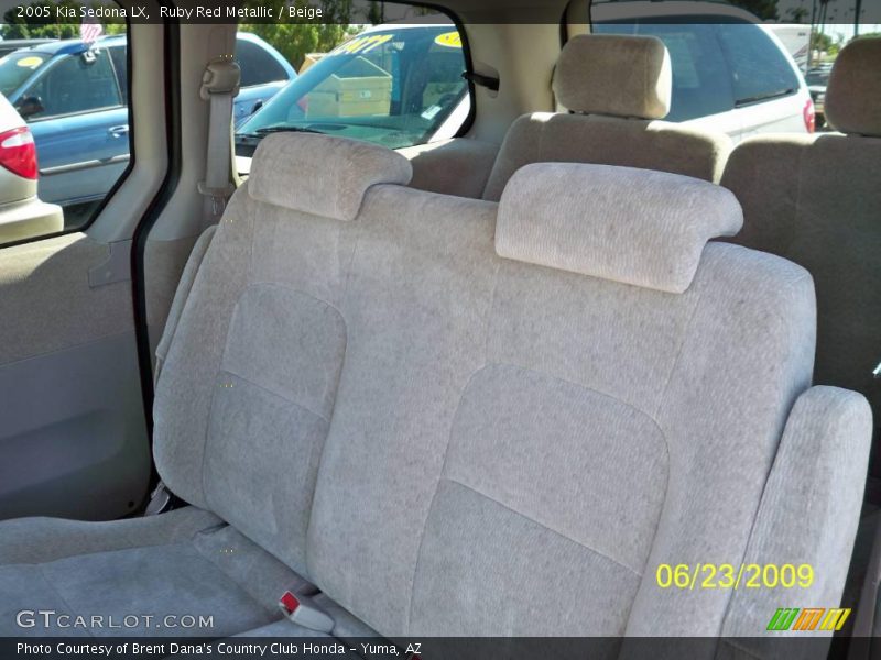 Ruby Red Metallic / Beige 2005 Kia Sedona LX